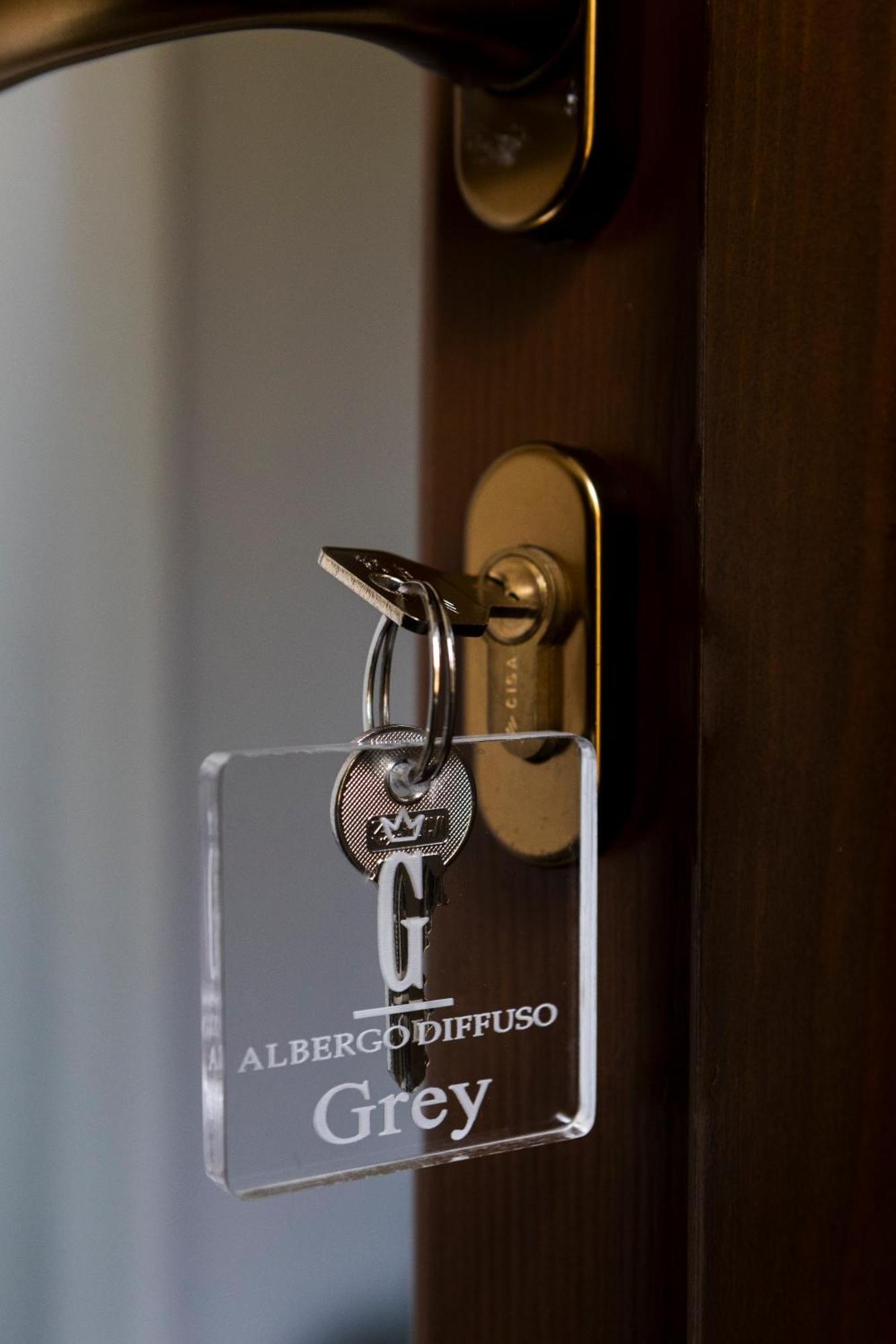 Ginevra Boutique - Palazzo Leosini - Residenze D'epoca Frühstückspension LʼAquila